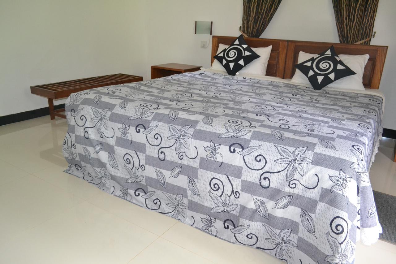 Inamaluwa Sigiri Holiday Inn מראה חיצוני תמונה