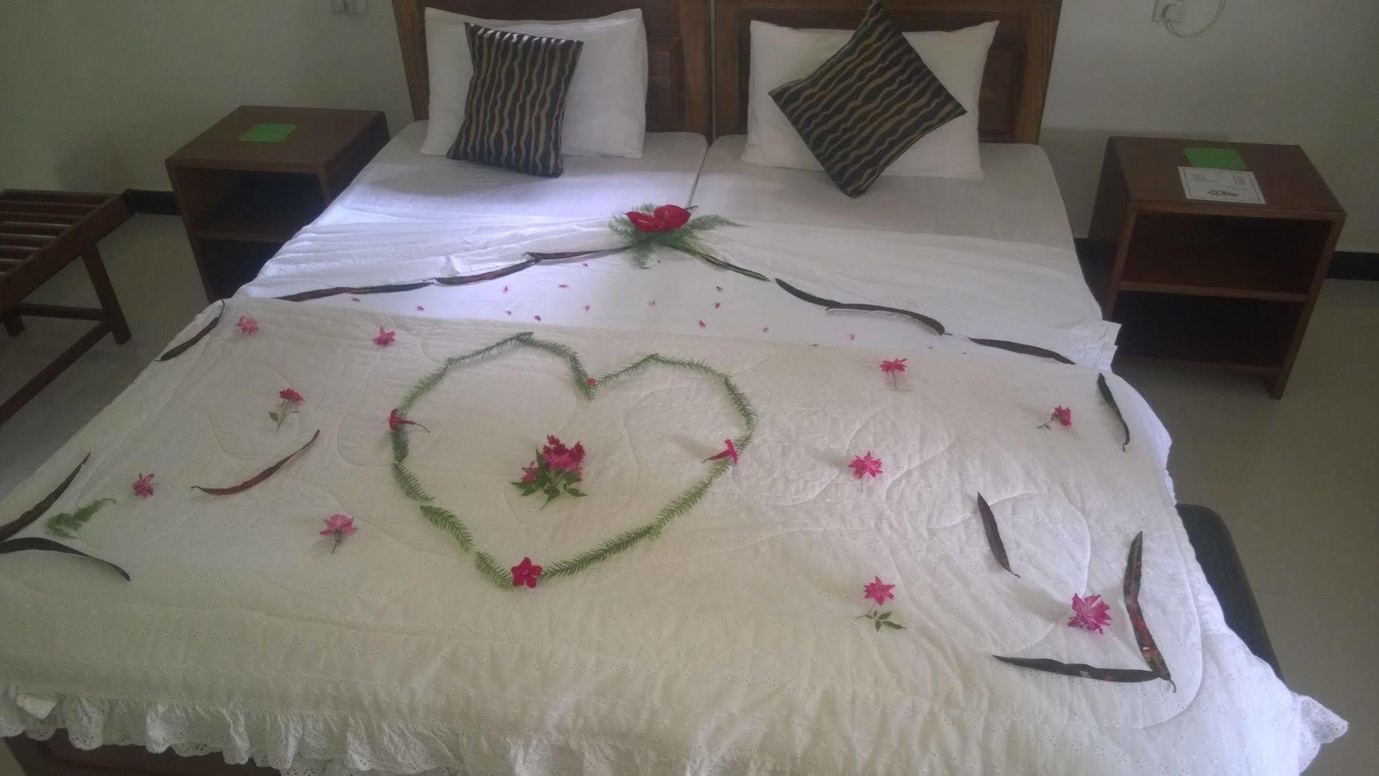 Inamaluwa Sigiri Holiday Inn מראה חיצוני תמונה