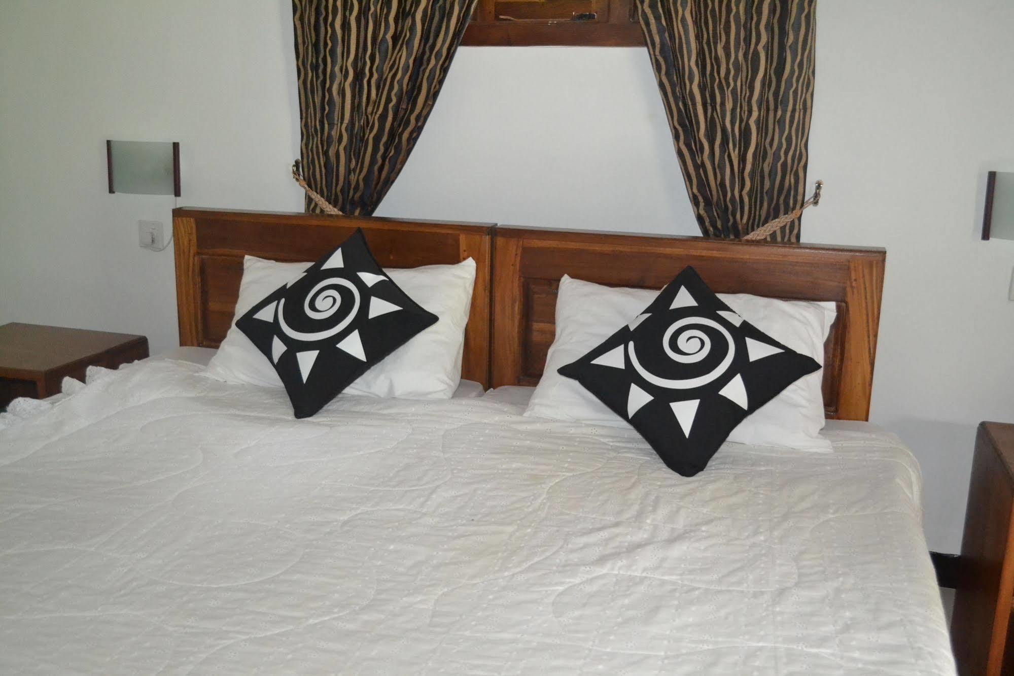Inamaluwa Sigiri Holiday Inn מראה חיצוני תמונה
